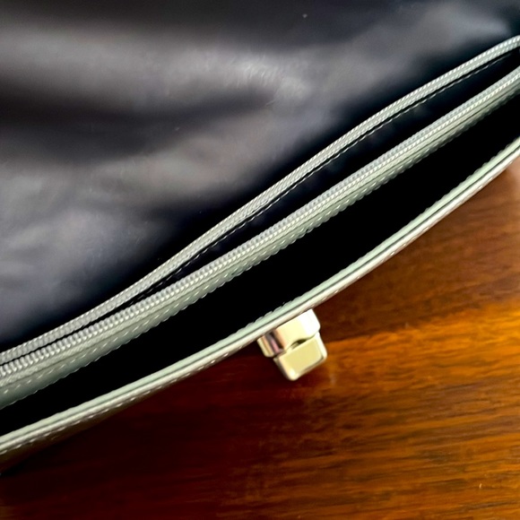 Coach Clutch - Picture 3 of 4